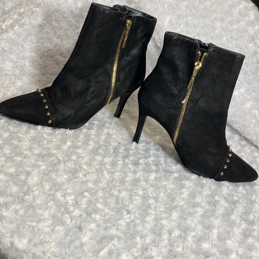 Nina New York black suede gold studded heeled ankle boots size 9